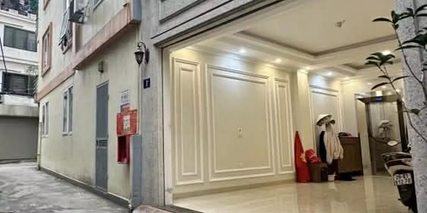 nhà lõi Bồ Đề, 6 tầng, thang máy, gara, gần hồ điều hoà, 1 nhà ra ôtô tránh