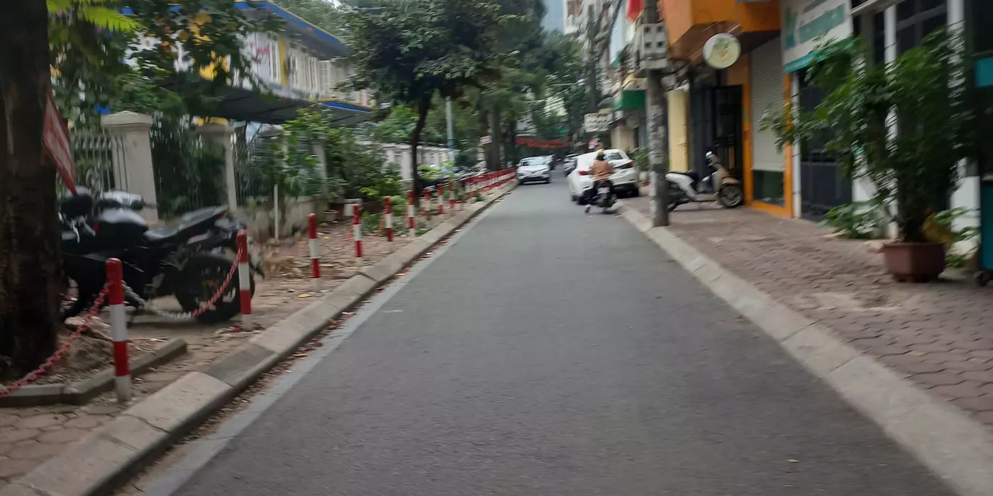 Cho thuê nhà phân lô phố Đỗ Quang giá 28 tr/tháng