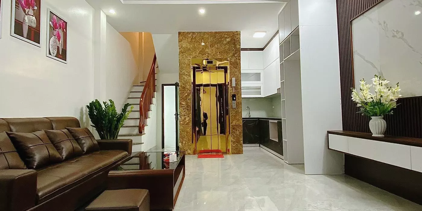 Bán nhà phố Hoàng Hoa Thám Ba Đình, dân xây, gần phố, 5 tầng thang máy, 30m, 8 tỷ.