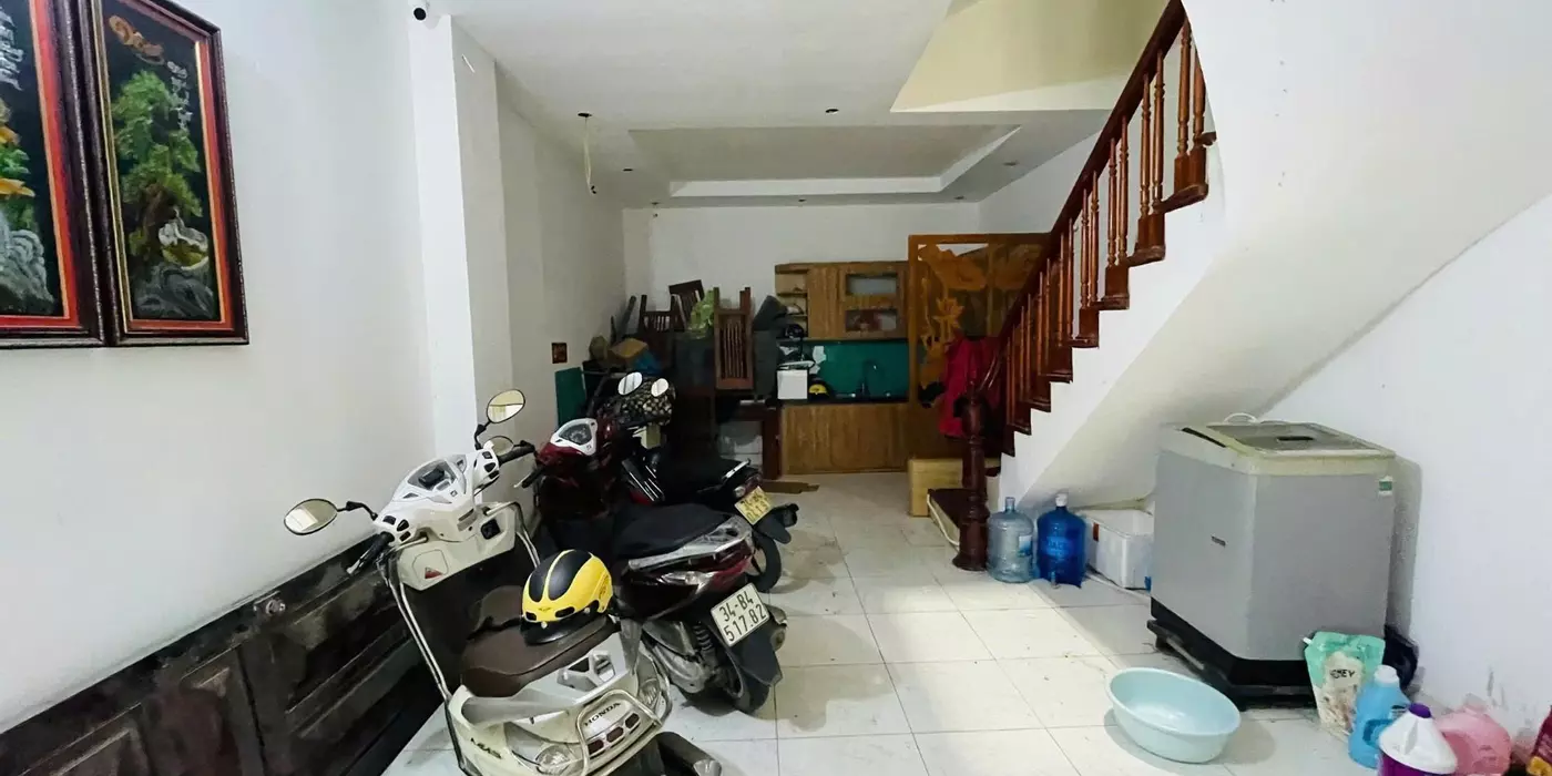 Bán Nhà  Chùa Bộc 40m2. 5 tầng. mặt tiền 3.7m. giá 13.2 Tỷ Đống Đa Hà Nội