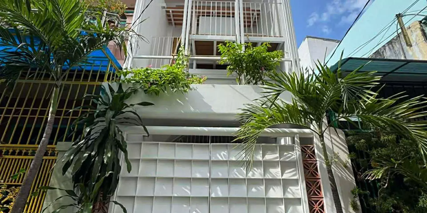 Nhà Mới 3 Tầng Sát Biển 100m – Ô Tô Tận Cửa – Full Nội Thất – 11 Tỷ