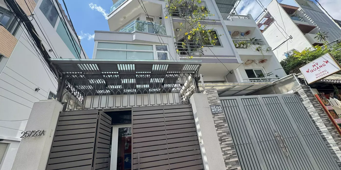 BÁN SIÊU PHẨM CHDV VIP 2 MẶT TIỀN HXH THÔNG Đ. TÔN THẤT TÙNG Q.1 - ĐÓN LƯỢNG KHÁCH TÂY LƯU TRÚ