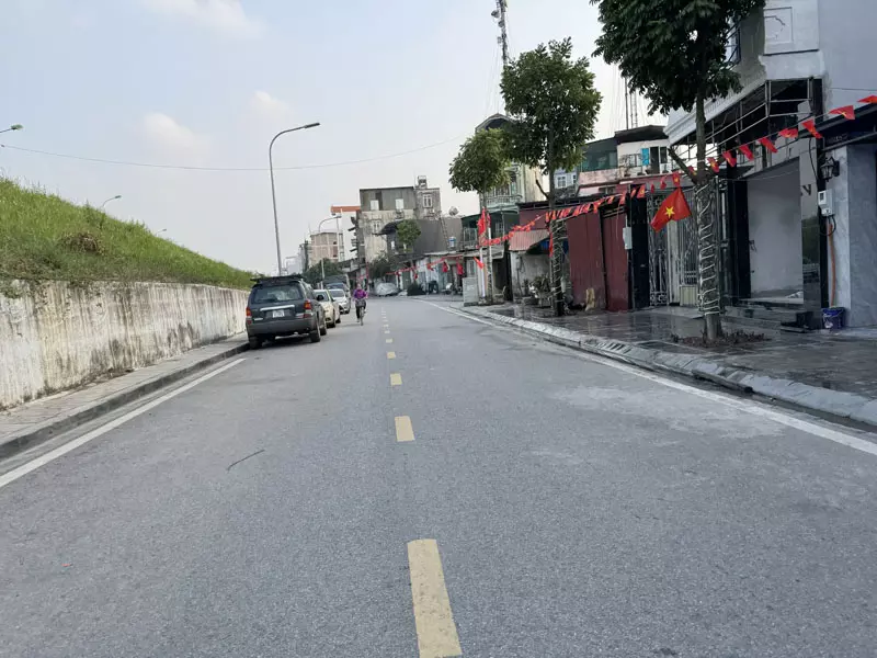 Bán đất Phúc Lợi 60m2: mặt tiền rộng 4,5m - 3 ô tô tránh - mặt đường Đê Vàng kinh doanh