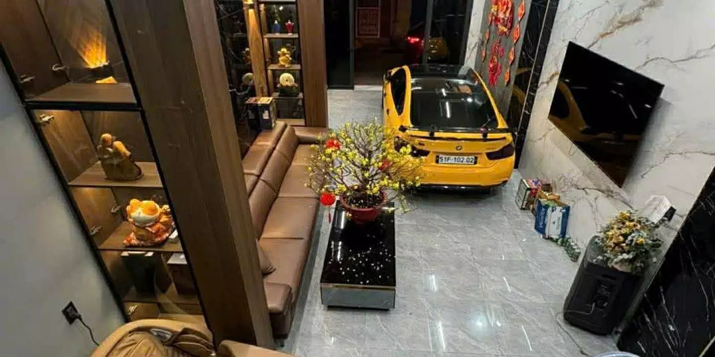 Quá gấp hẻm xe tải nhà 1 sẹc Lạc Long Quân : 8,5 tỏi ( đả giảm thêm 300tr có thể thương lượng )