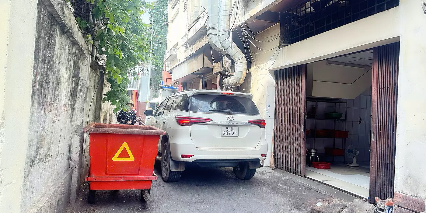 BÁN NHÀ 3 TẦNG - MẶT TIỀN Đ. HUYỀN QUANG, QUẬN 1 - DUY NHẤT NHÀ ĐANG CHÀO BÁN  * LH GIANG
