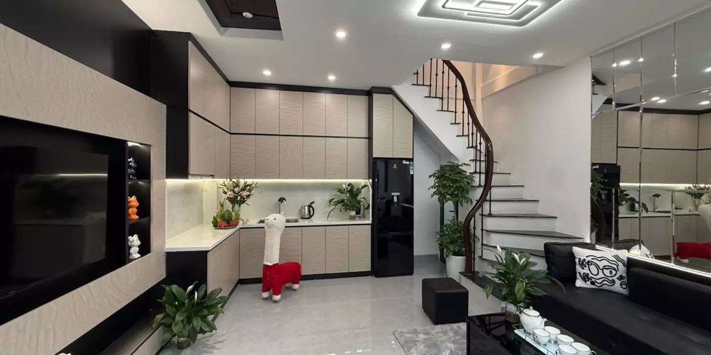 Bán nhà 5 tầng phố Đội Cấn, Ba Đình, gần phố, sẵn nội thất, vuông vắn, 28m, 6.9 tỷ