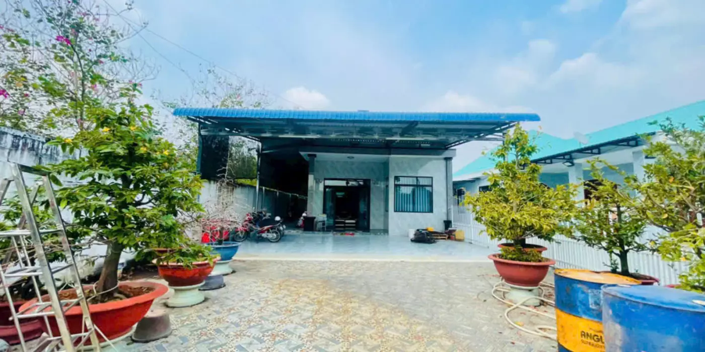 Bán nhà hẻm đường nhựa tỉnh lộ 8 , xã Hòa Phú tdt 650m2 ( 300m2 thổ ) 3pn, 2wc giá 7,9 tỷ