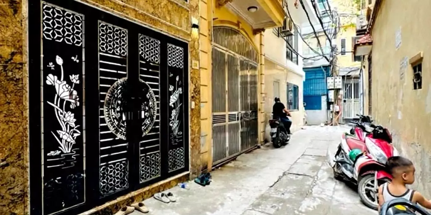 nguyễn văn huyên 48m x6 tầng thang máy 15,8 tỷ gara ô tô,ngõ thông kinh doanh