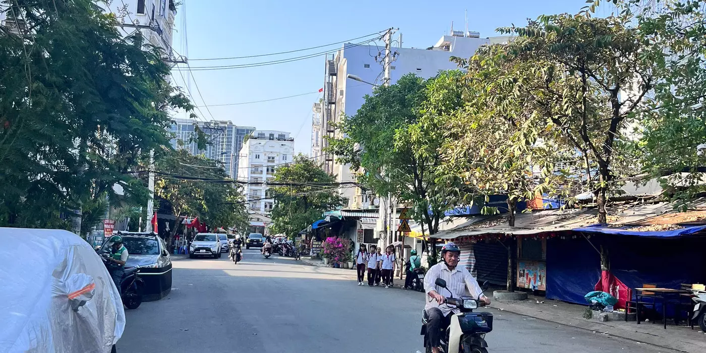 NHÀ QUẬN 7 – 5 PHÒNG NGỦ – XE HƠI 8M – CHỈ 9,5 TỶ (HIẾM)