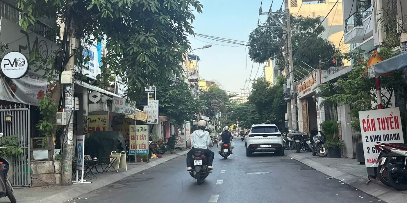 Nhà đẹp 4 lầu MTKD gần sân bay ngang 5.2m 110m2 vừa ở vừa KD Nguyễn Văn Công 16.9 tỷ