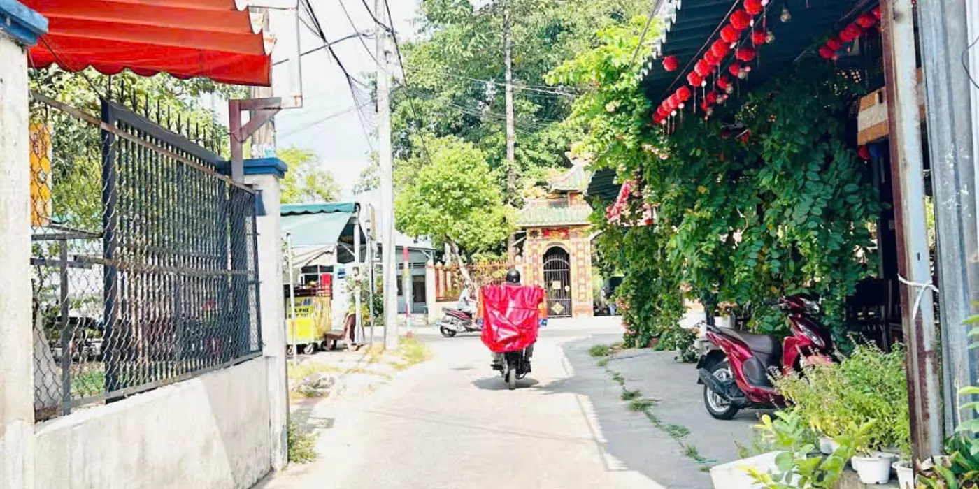 Nhà SHR 1 sẹc Song Hành ngang lớn hiếm kinh doanh đỉnh.
Vị trí: Trung tâm Thị Trấn Hóc Môn.
1