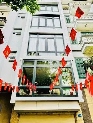 Bán nhà phố Nguyễn Khánh Toàn, Cầu Giấy, 6 tầng thang máy, ô tô vào nhà, 40m, 12.3 tỷ.