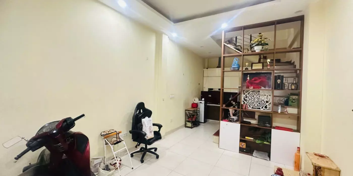 BÁN NHÀ CẦU GIẤY - Ô TÔ VF3 ĐỖ CỬA, 33M - 5 TẦNG ĐẸP, FULL NỘI THẤT, GIÁ 8,3 TỶ