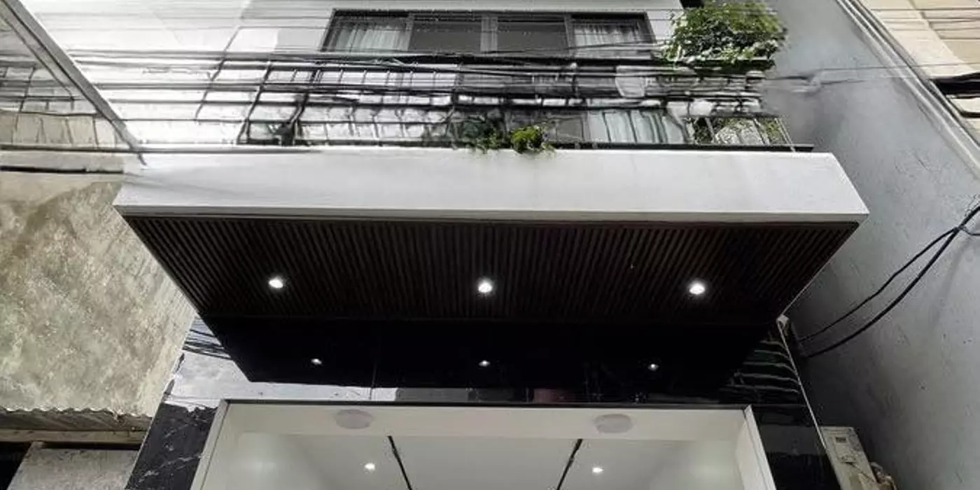 QUANH 11 TỶ CÓ NHÀ 43M2 6 TẦNG THANG MÁY, GARA Ô TÔ, FULL ĐỒ - PHỐ THẠCH BÀN