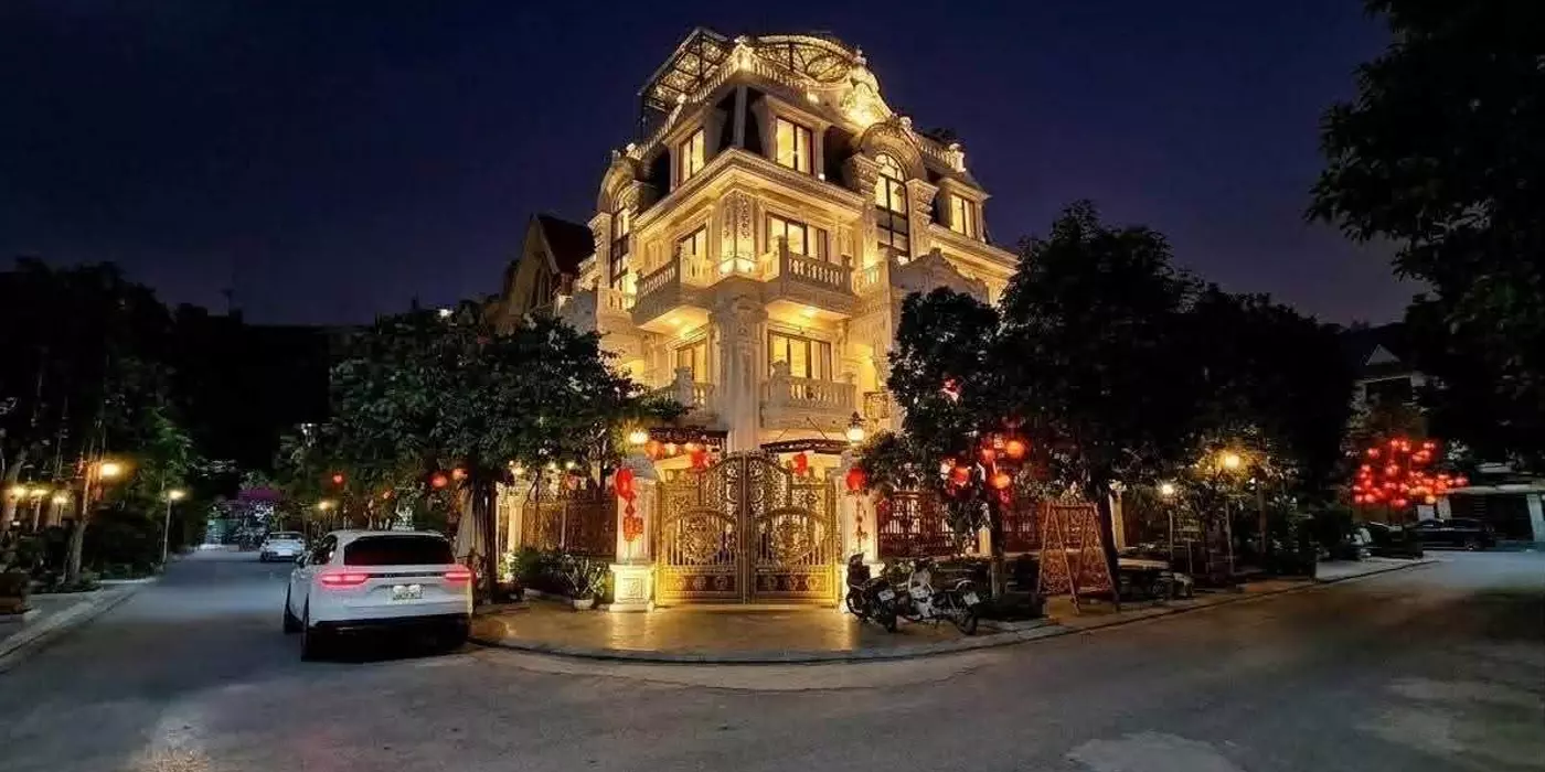 Biệt thự Việt Hưng, lô góc, 4 thoáng, sân vườn, hồ cá Koi, an ninh tuyệt đối