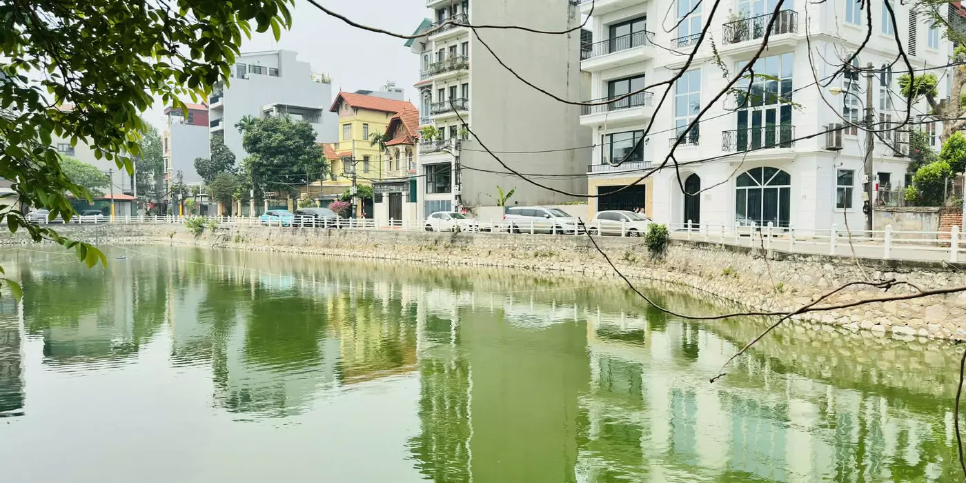 bán nhà mặt hồ, 130m, MT 6.5m, ôtô tránh full thổ cư