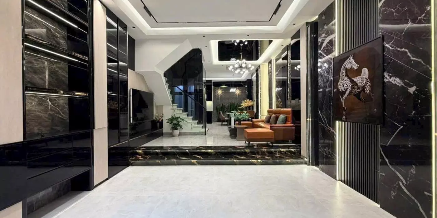 NHÀ ĐẸP LONG LANH CÓ THANG MÁY, NỘI THẤT CAO CẤP, CẠNH PHÚ MỸ HƯNG