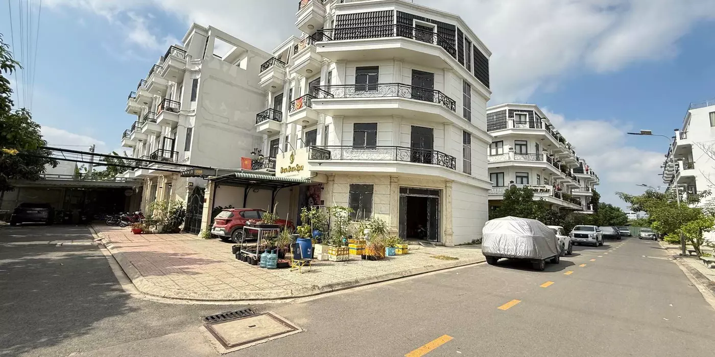 BÁN NHÀ PHỐ SANG TRỌNG 7PN DÒNG TIỀN 20TR/THÁNG – GIÁ CHỈ 6.5 TỶ - Q.12, HỒ CHÍ MINH