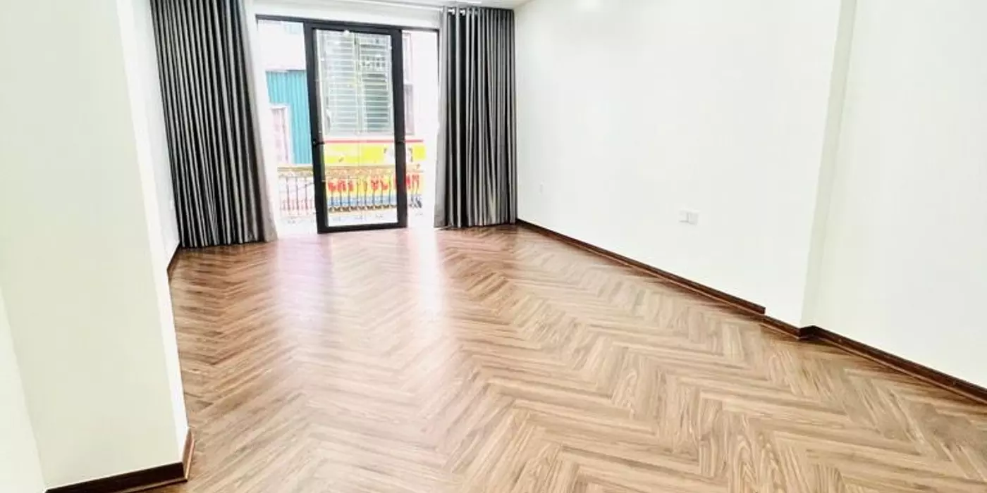 Bán nhà đẹp Nguyễn Văn Cừ- Dân xây- Gara- Sát phố  full Nội thất 45m 6 tầng 12 tỷ(TL)