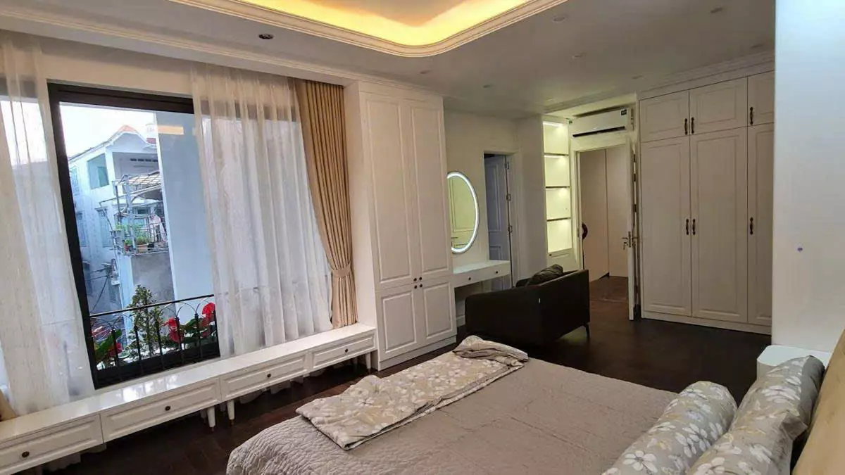 Bán nhà Nguyễn Văn Cừ 75m 6 tầng thang máy ô tô qua hơn 15 tỷ