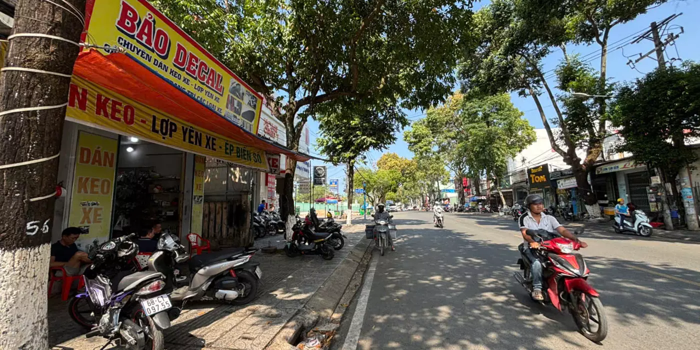 Bán nhà mặt tiền đường Nguyễn Trung Trực, vị trí đắc địa, kinh doanh sầm uất, giao thông thuận tiện