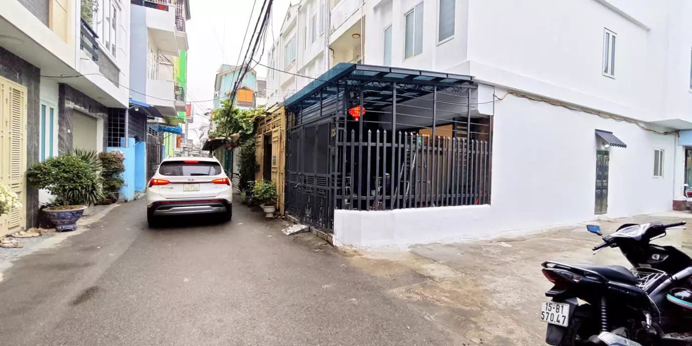 BÁN NHÀ 3,5 TẦNG TRUNG LỰC, HẢI AN  LÔ GÓC 2 MẶT NGÕ  Ô TÔ VÀO CỬA