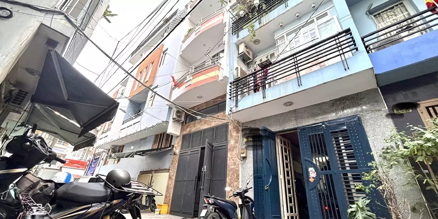 BÁN NHÀ Đ.SỐ- MẶT TIỀN XE HƠI ĐẬU CỬA- NHÀ ĐẸP VÀO Ở NGAY- THÔNG RA KHÁNH HỘI - HOÀNG DIỆU- NGUYỄN