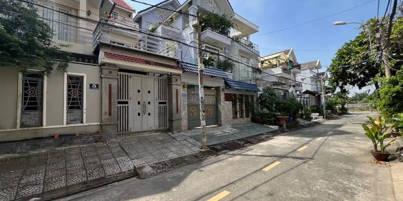 Nhà mặt tiền biệt thự KDC Gia Hòa ngang 8m bề thế Tặng nội thất - 0931172218