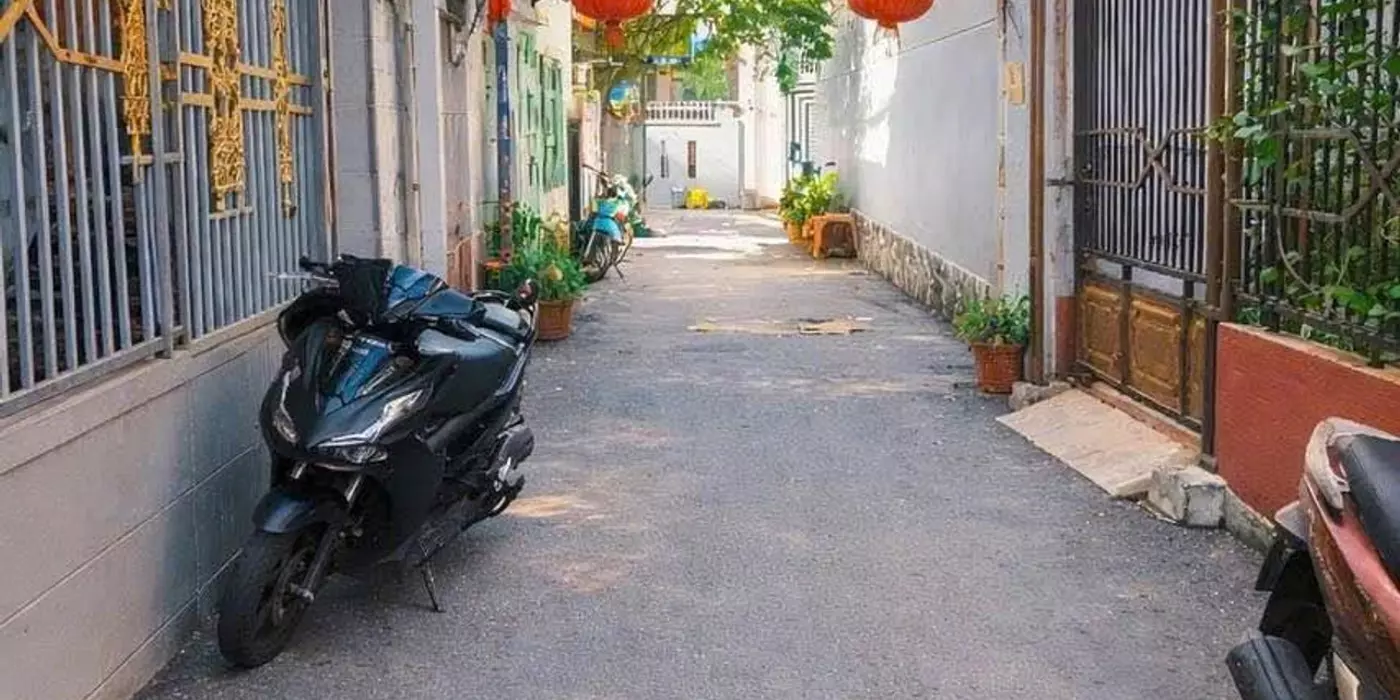 BÁN NHÀ ĐƯỜNG NÚI THÀNH – Sát Quảng trường 29/3 – Vào  ở luôn