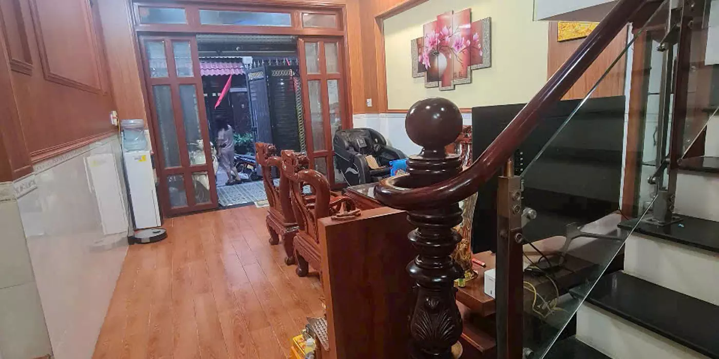 Bán nhà 2 tầng hẻm 4m tại bình tân: 48m2, 2pn, sổ hồng trao tay, giá 4 tỷ - không gian sống lý
