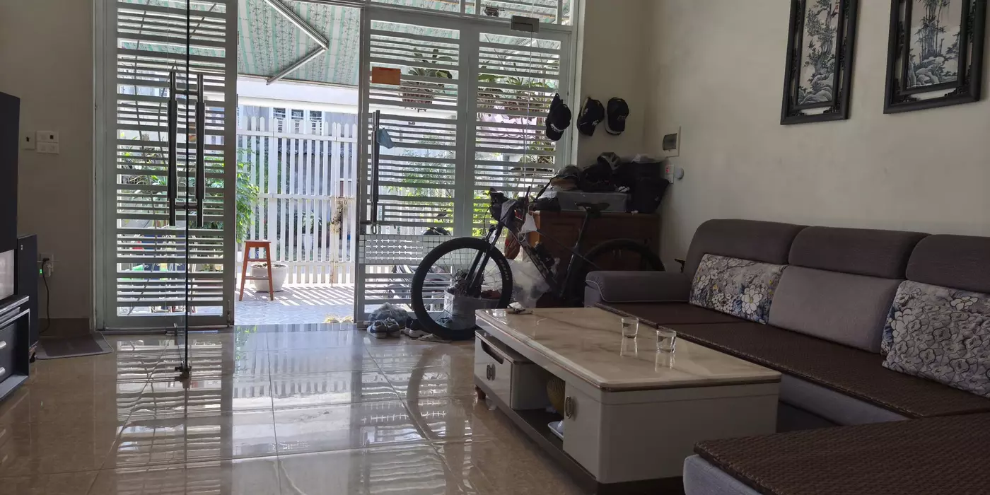 BÁN NHÀ TUYẾN 2 LÊ THÁNH TÔNG – ~100M² – Ô TÔ VÀO SÂN – GIÁ 100TR/M²