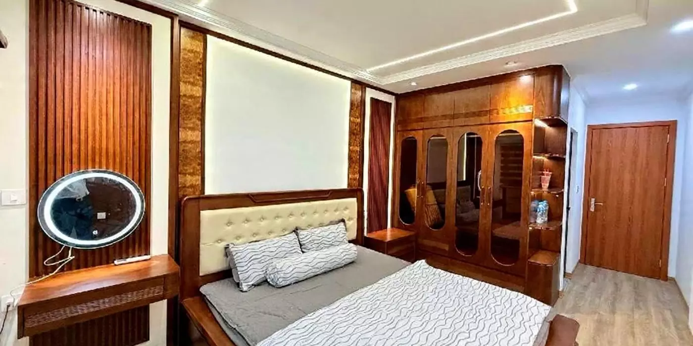 nguyễn khang 36m x7 tầng thang máy 13,6 tỷ gần phố,vf3 đỗ cửa,ngõ thông