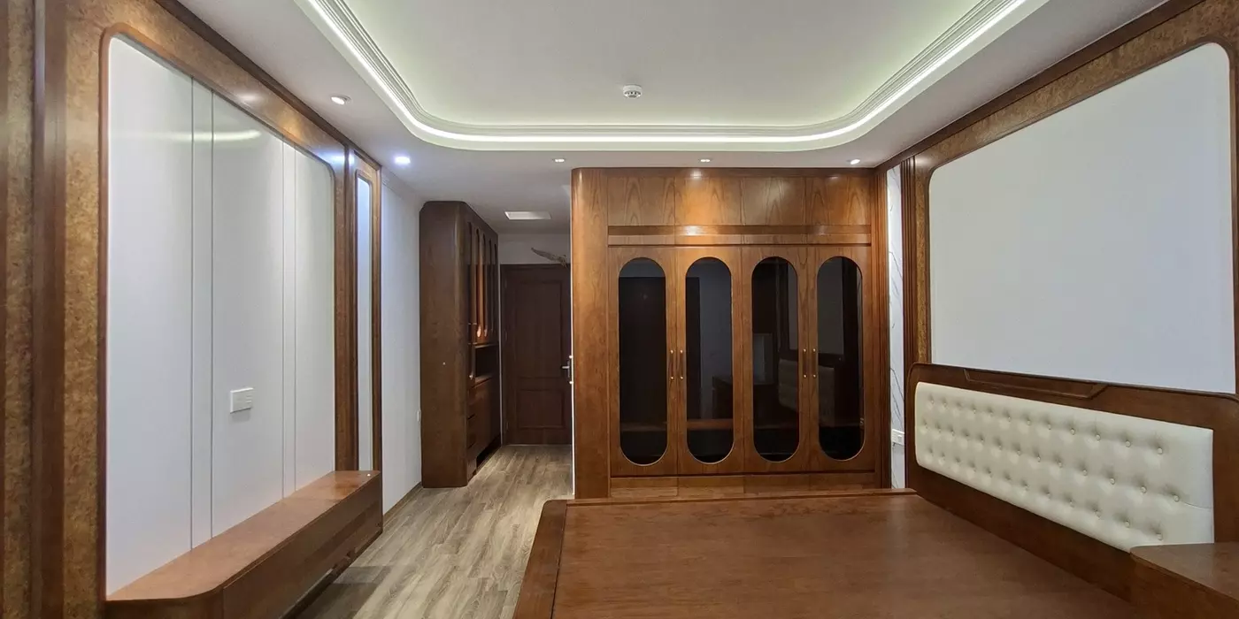 BÁN NHÀ PHÂN LÔ TRẦN QUỐC HOÀN – CẦU GIẤY – Ô TÔ VÀO NHÀ – THANG MÁY FULL  NỘI THẤT MỚI