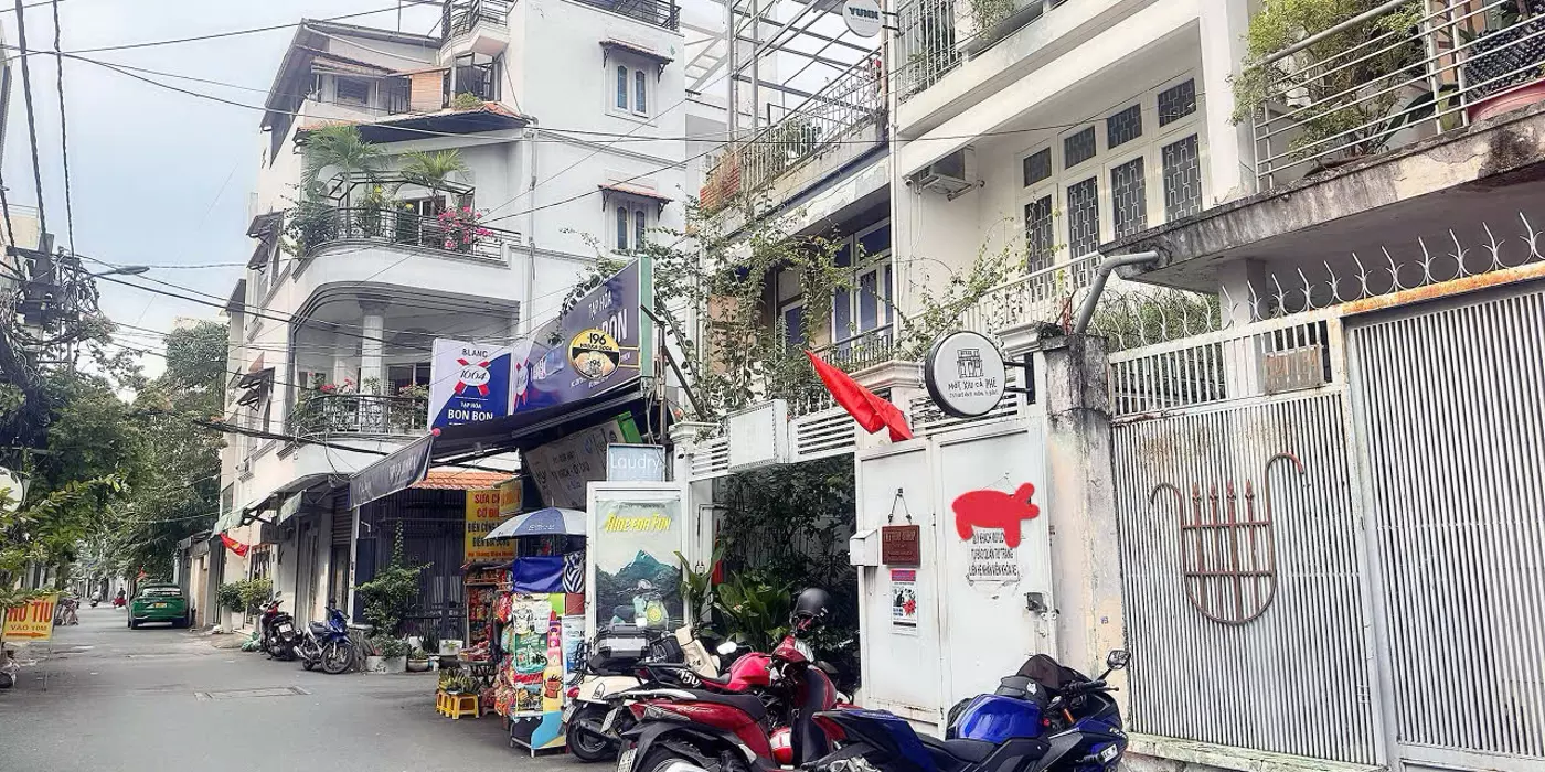 CHÍNH CHỦ 1 ĐỜI - BÁN NHÀ 3 TẦNG HXH 8M Đ.TRƯỜNG SA, QUẬN 3 - NGANG HIẾM 5,5M*20M - XUNG QUANH DÂN