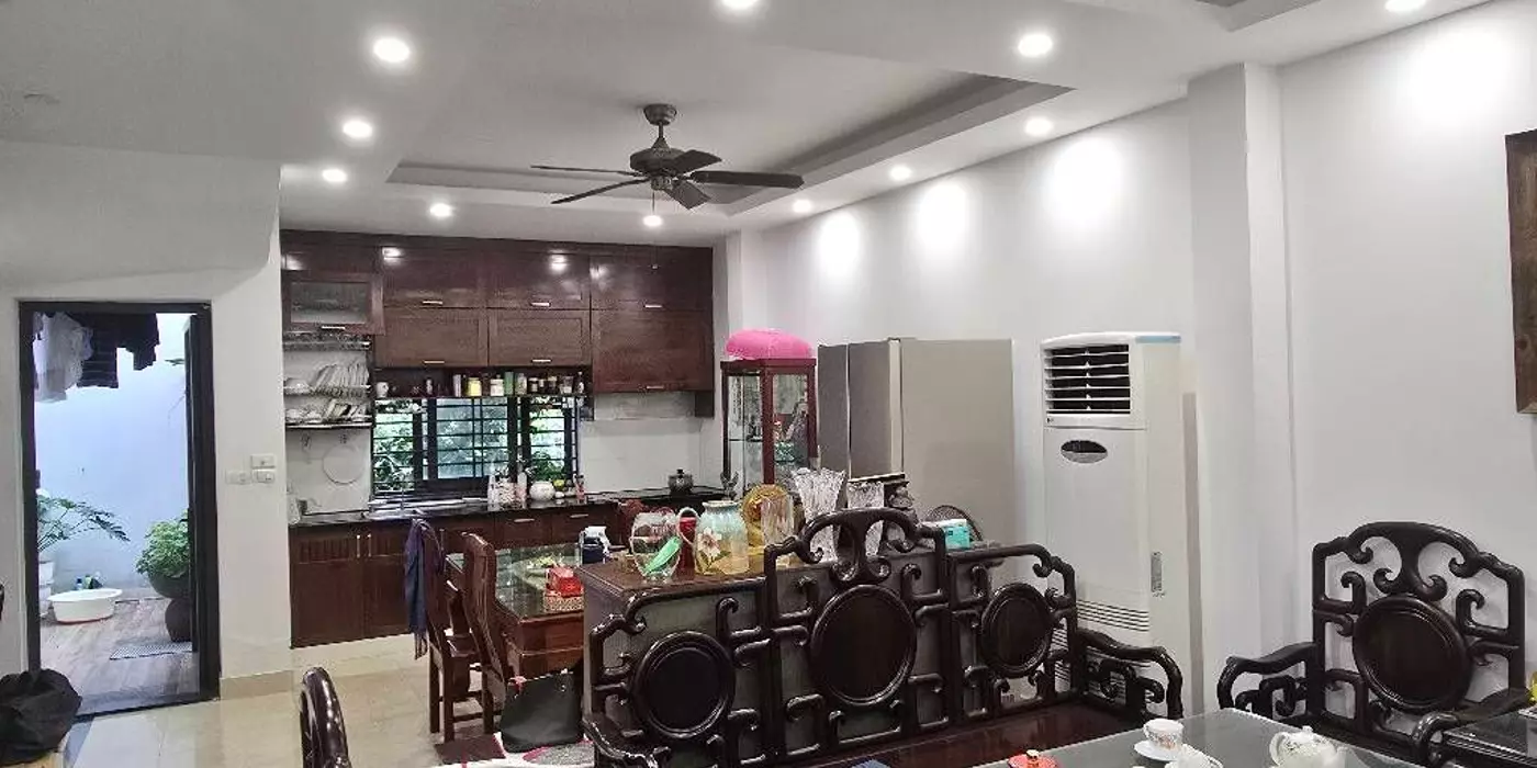 Bán nhà Hoàng Như Tiếp- Kinh doanh- sát phố - Dân xây 100m 3 tầng nhỉnh 17 tỷ(TL)