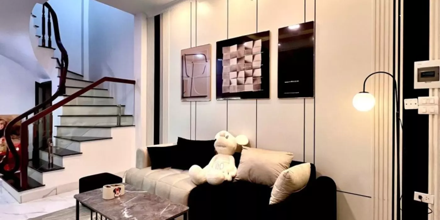 NGUYỄN VĂN LINH – LONG BIÊN  30m² – 5 TẦNG – Ô TÔ QUA NHÀ