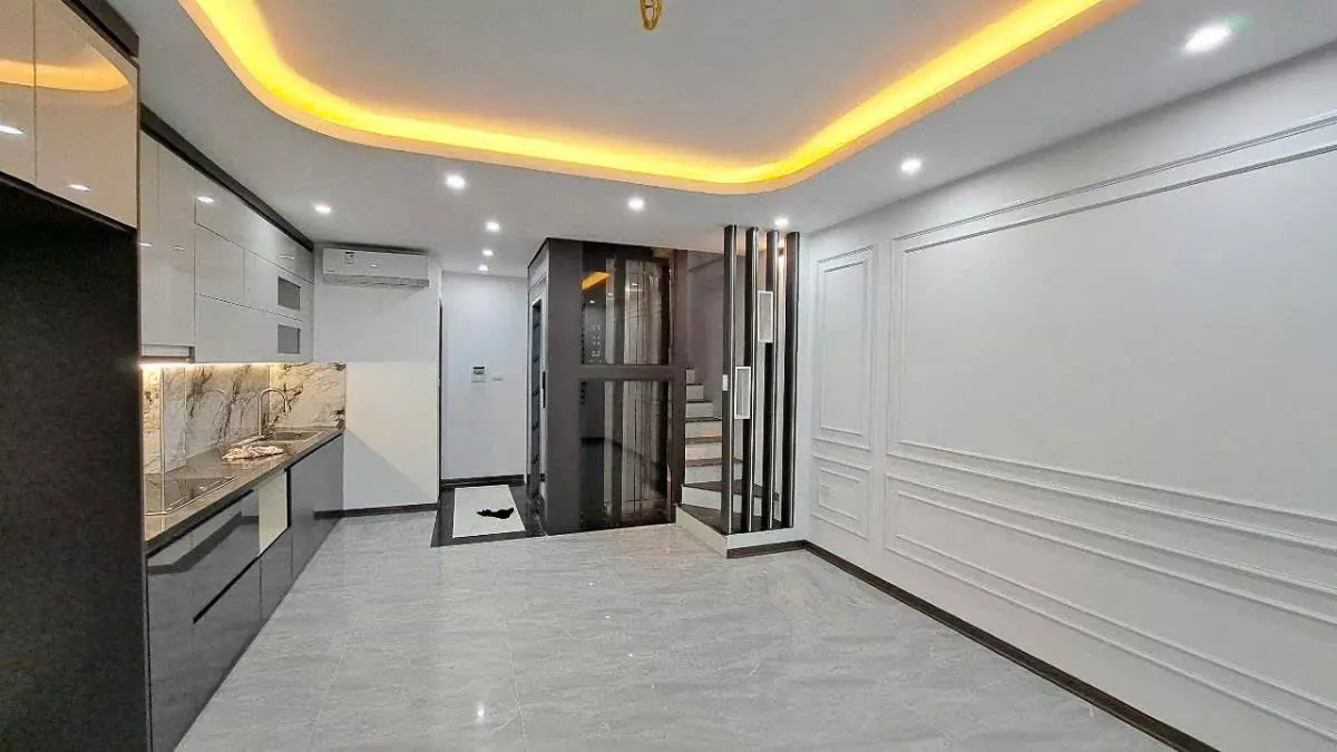 Bán nhà Thạch Bàn 39m 6 tầng MT4.5m ô tô đỗ 2 thoáng hơn 11 tỷ