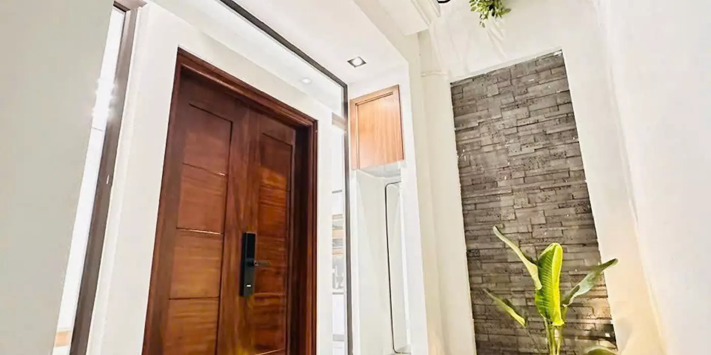 NHÀ MỚI Ô TÔ ĐỖ CỬA FULL NỘI THẤT Lý Sơn-Long Biên 50m2,5 Tầng 8.3 tỷ.