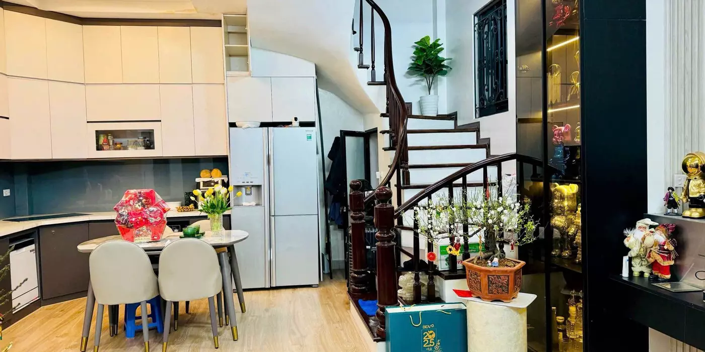 Lô góc 3 thoáng nhà trung tâm Ngọc Lâm nội thất sịn chỉ 8đ