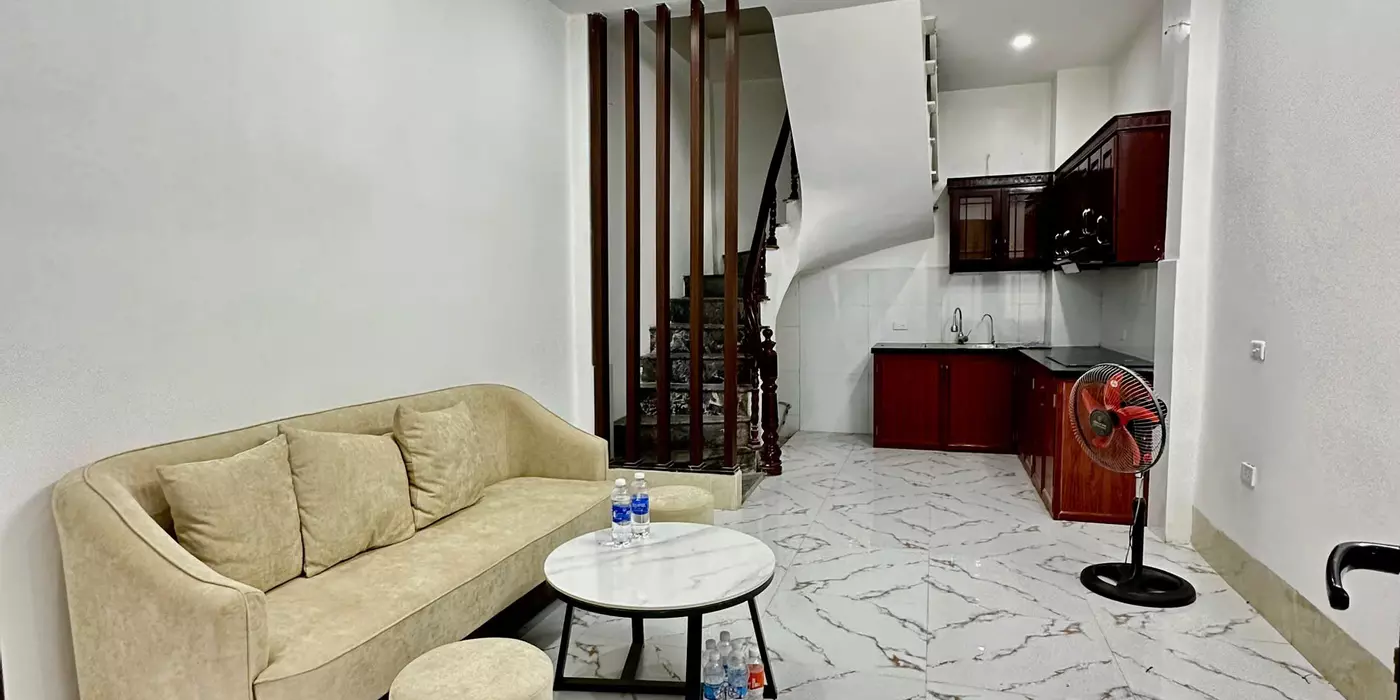 Cho thuê nhà 5 tầng ngõ 13 Lĩnh Nam, Hoàng Mai. Giá: 11.5tr. LH: 0937158386