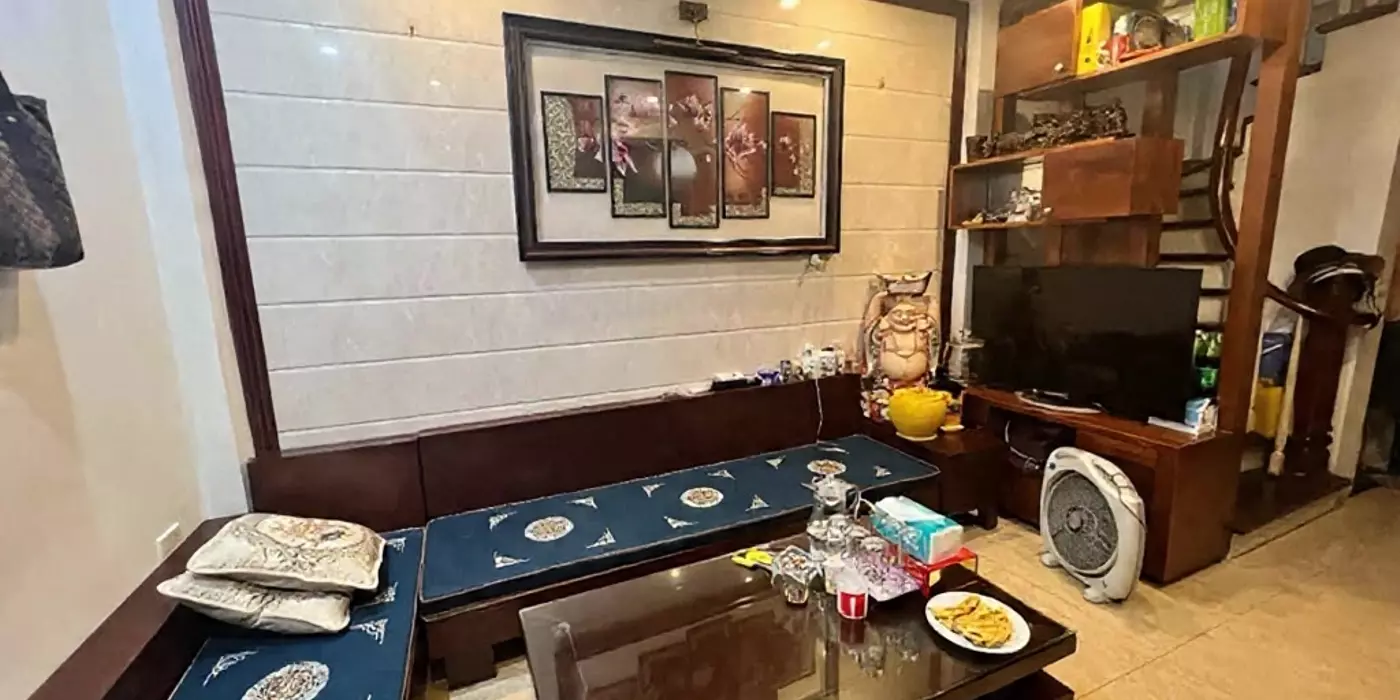 hoàng hoa thám 27m x5 tầng 6,3 tỷ cách bãi gủi ô tô 50m,ngõ thông thoáng