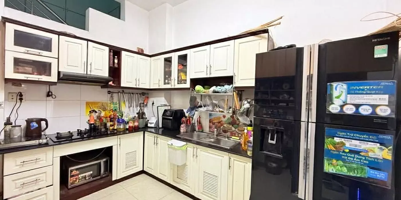 Vị trí: P4 Tân Bình, khu vực sầm uất, giao thương cực tốt.