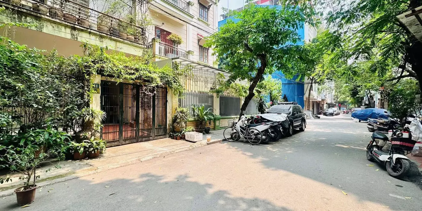 Bán nhà 5 tầng phố Lạc Long Quân, Tây Hồ, ô tô lùi cửa, kinh doanh, 45m, 5 tầng, 12.6 tỷ