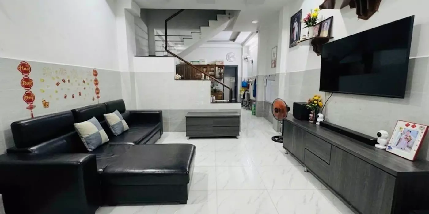 ✈️5’’ TỚI SÂN BAY TSN  NGAY VINCOM QUANG TRUNG  51m2 (4.2 x 12) VUÔNG A4  3 TẦNG ĐÚC - 2PN, 3WC -
