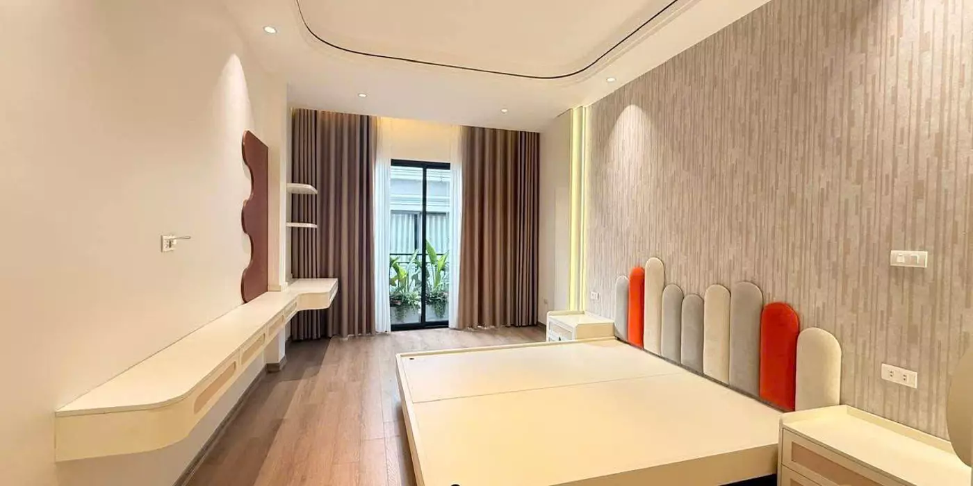 bán nhà bồ đề - 6 tầng thang máy - ô tô đỗ cửa - sát hồ