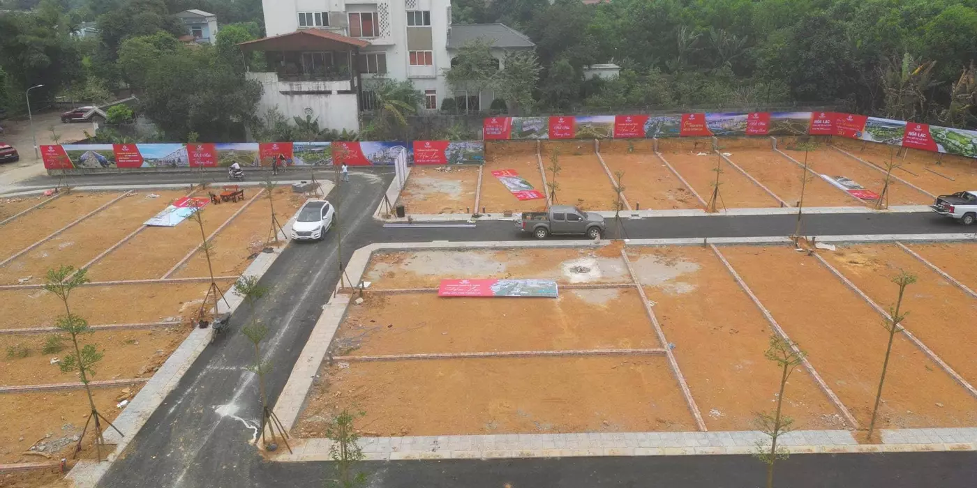 SUẤT NGOẠI GIAO, LÔ GÓC 2 MẶT TIỀN, GIÁP DỰ ÁN ĐẤT ĐẤU GIÁ ĐỒNG MÔ LAKESIDE