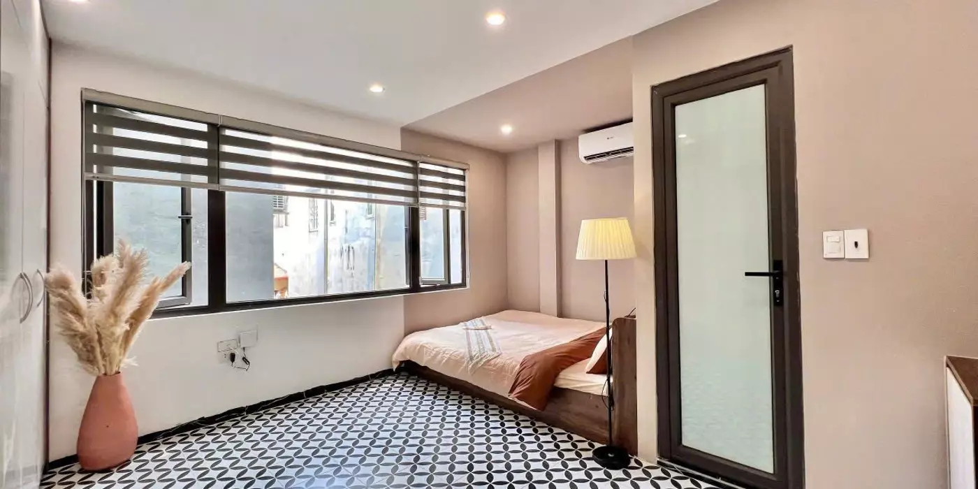 Nhà dòng tiền 80tr/tháng, phố Hào Nam, 54m2,xây 5 tầng, 12 phòng kk, chỉ 14.1 tỷ, Đống Đa