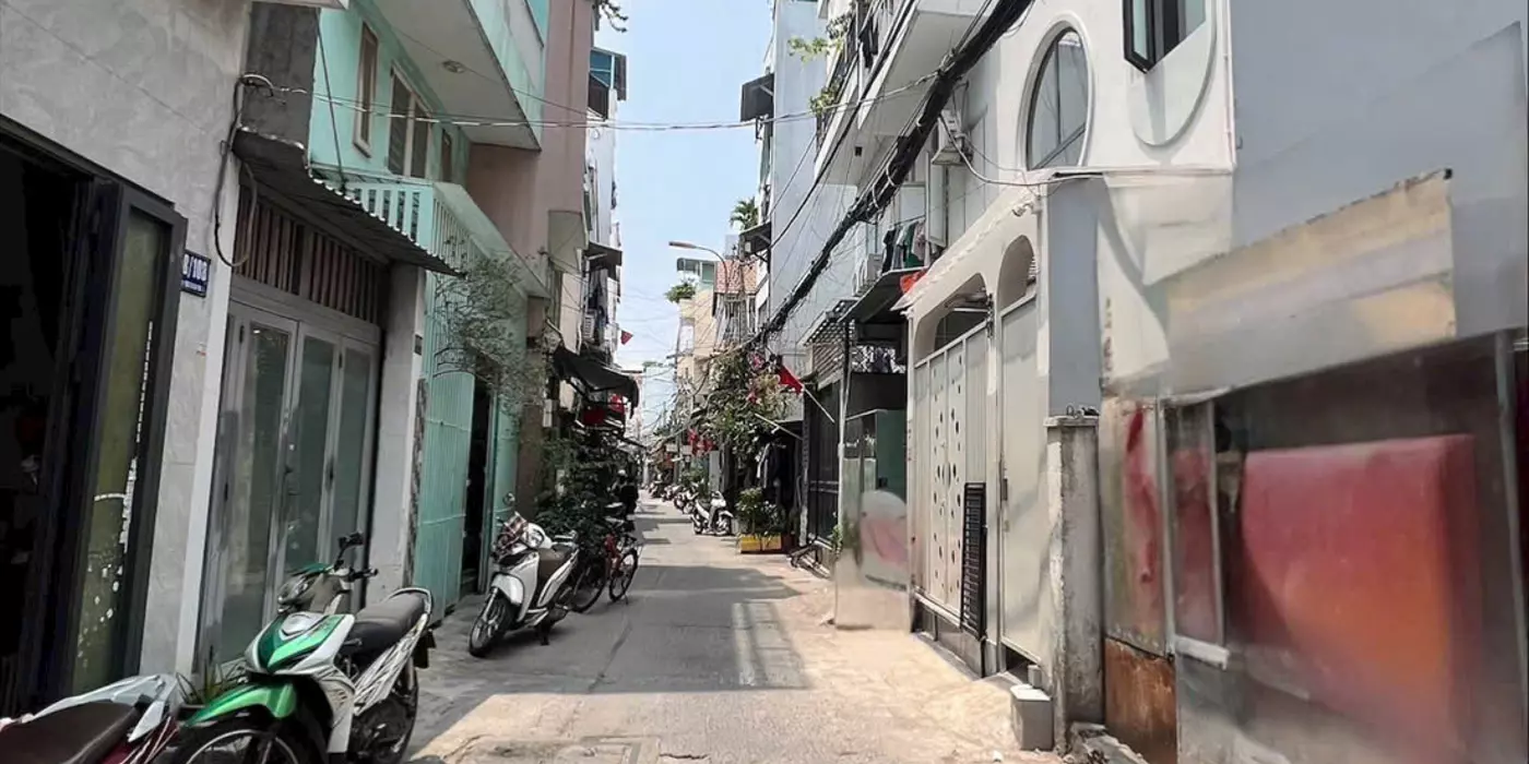 Nhà hẻm 98 Bùi Văn Ba – Vị trí đẹp- chỉ 7 Tỷ 9 TL