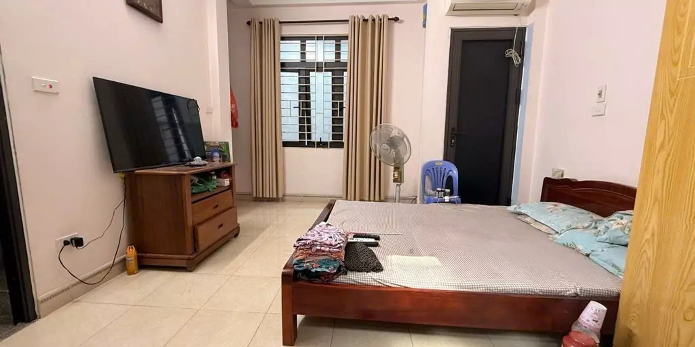 Nhỉnh 4 tỷ bán nhà tân mai nguyễn chính 5 tầng dân xây cách phố 50M hoàng mai