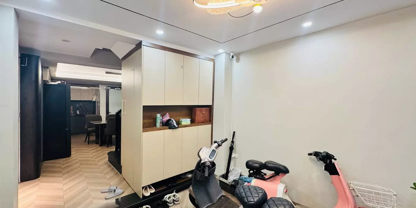 Bán nhà phố Giang Văn Minh, Ba Đình, dân xây, gần phố, hai thoáng, 37m, 5 tầng, 9.5 tỷ